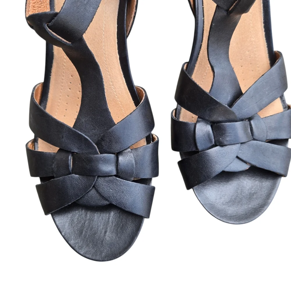 Clarks Artisan Leather Sandals Buckle Accents Ladies 9